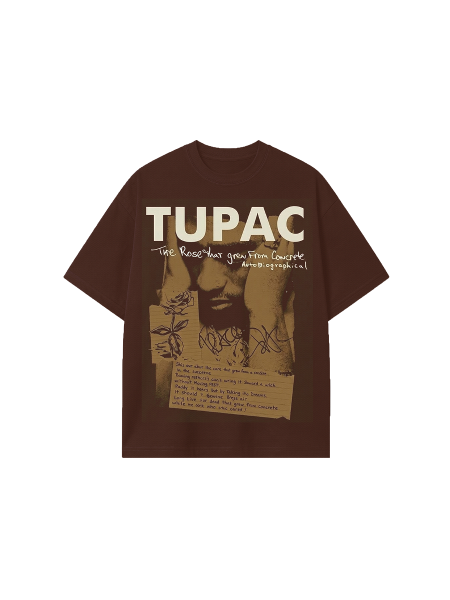 Camiseta oversized Tupac The Rose That Grew From Concrete marrom, estampa frontal estilo colagem com retrato e poema manuscrito