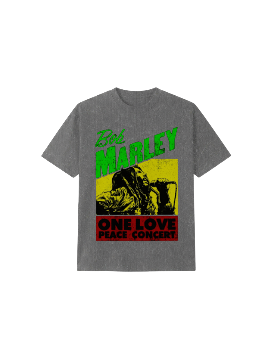Camiseta manga curta Bob Marley One Love Peace Concert cinza estonada, estampa frontal com foto do artista no microfone